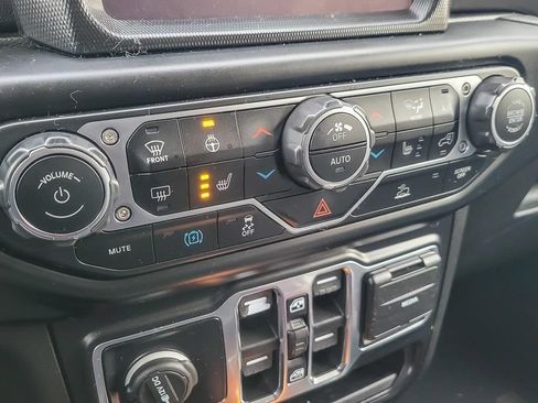 Used 2022 Jeep Wrangler Unlimited Sahara w/ Cold Weather Group AWD/4WD image 15