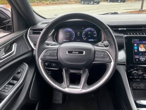 Certified 2022 Jeep Grand Cherokee L Laredo image 10