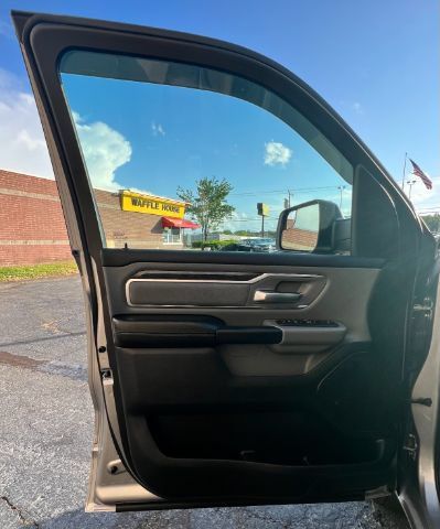 Used 2019 RAM 1500 Big Horn AWD/4WD image 5