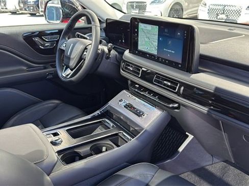 New 2025 Lincoln Aviator AWD image 7