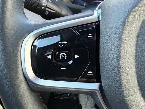 Certified 2025 Volvo XC90 B6 Plus image 18