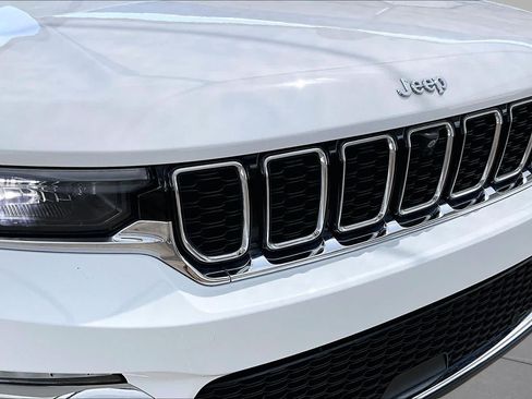 Used 2023 Jeep Grand Cherokee Limited w/ Luxury Tech Group II AWD/4WD image 30