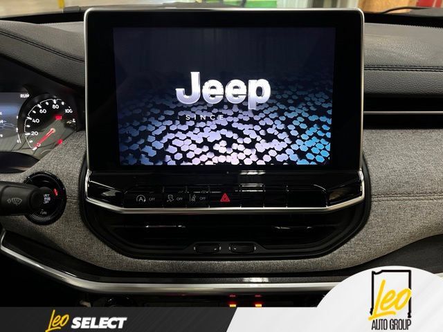Used 2023 Jeep Compass Latitude w/ Sun and Sound Group AWD/4WD image 13