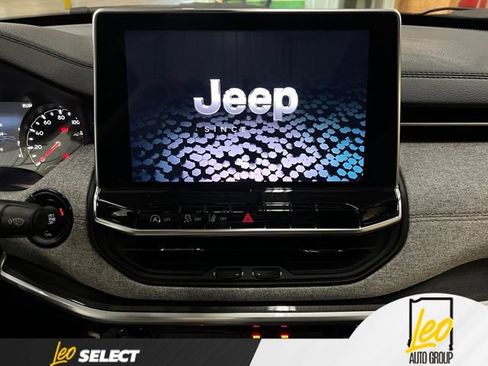 Used 2023 Jeep Compass Latitude w/ Sun and Sound Group AWD/4WD image 13