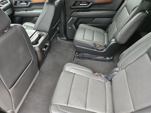 Used 2025 GMC Yukon XL Denali RWD image 34