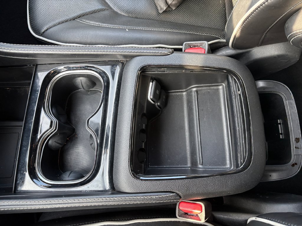 Used 2024 Chrysler Pacifica Premium FWD image 30
