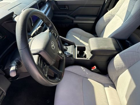 Used 2024 Toyota Tacoma SR5 AWD/4WD image 19