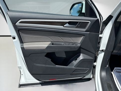 Used 2023 Volkswagen Atlas SE w/ Panoramic Sunroof Package FWD image 23