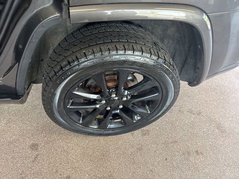 Used 2020 Jeep Grand Cherokee Altitude AWD/4WD image 11