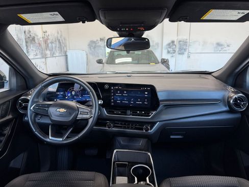 Used 2025 Chevrolet Equinox LT image 32