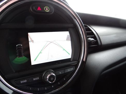 Used 2021 MINI Cooper 4-Door Hardtop image 13