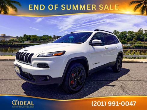 Used 2016 Jeep Cherokee Latitude w/ Cold Weather Group AWD/4WD image 3
