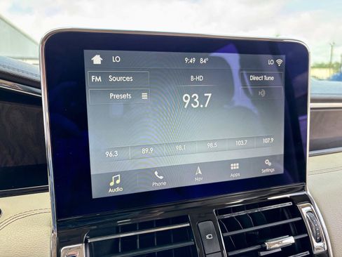 Used 2018 Lincoln Navigator Select AWD/4WD image 37