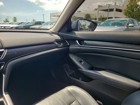 Used 2018 Honda Accord Touring image 17