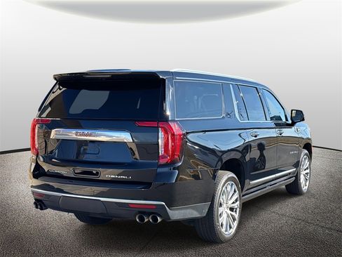 Used 2022 GMC Yukon XL Denali image 2