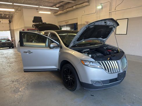 Used 2015 Lincoln MKX AWD w/ Equipment Group 102A image 9