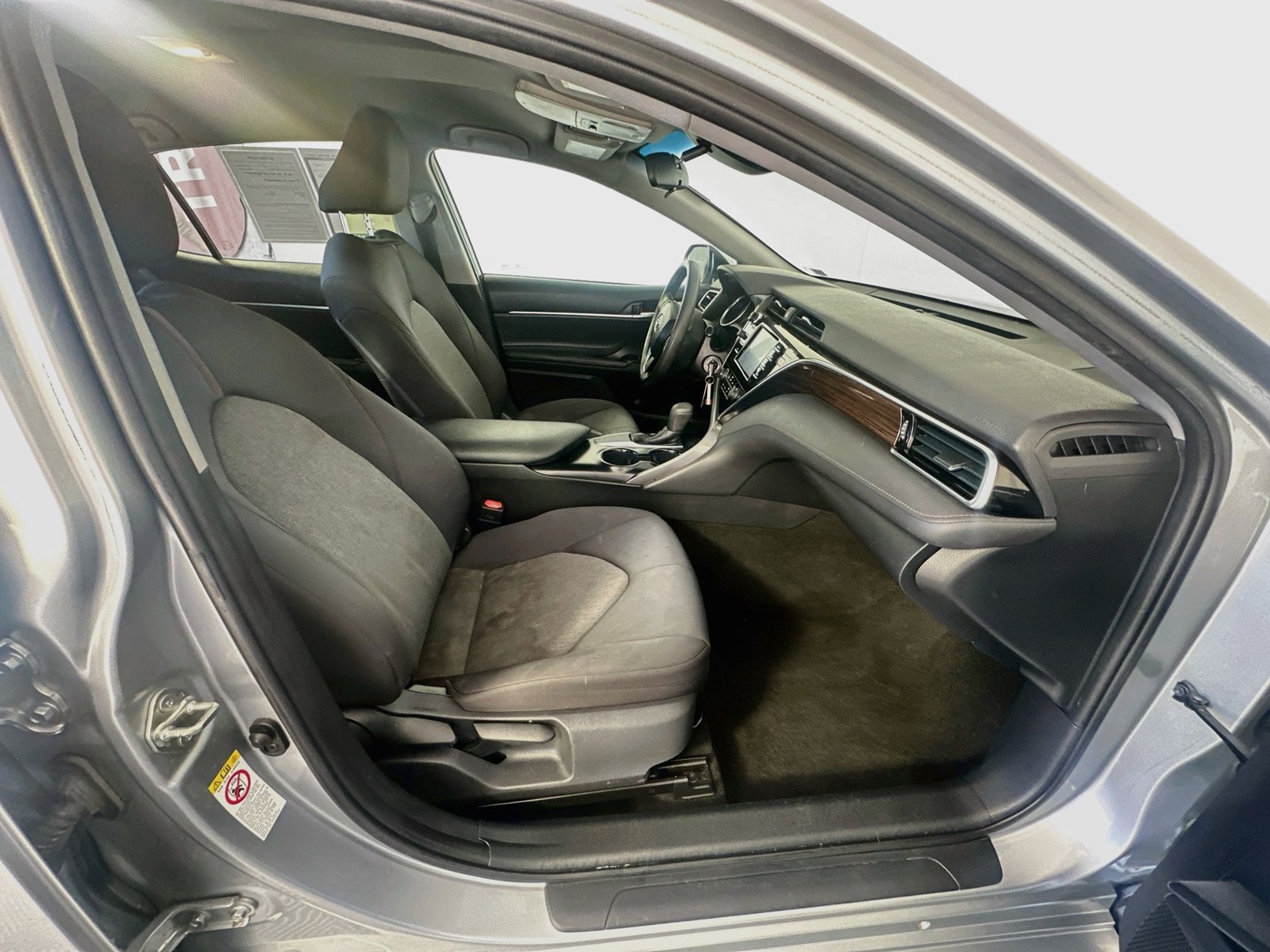 Used 2018 Toyota Camry LE FWD image 25