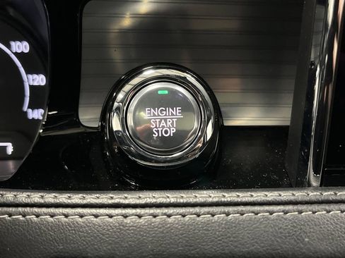 Used 2022 Lincoln Corsair AWD w/ Premium Package image 25