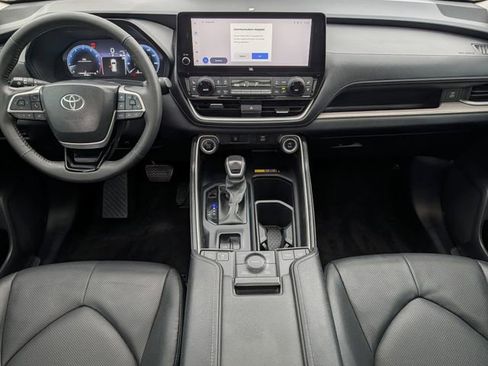Used 2024 Toyota Grand Highlander AWD image 11