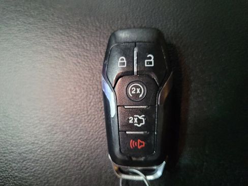 Used 2017 Ford Explorer Limited image 32