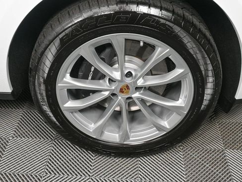 Certified 2025 Porsche Macan image 39