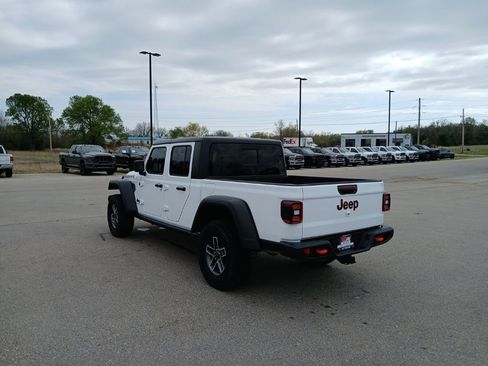 Used 2025 Jeep Gladiator Mojave w/ Convenience Group AWD/4WD image 6