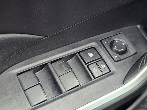 Used 2022 Toyota RAV4 LE AWD/4WD image 24