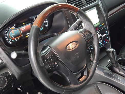 Used 2018 Ford Explorer Platinum AWD/4WD image 22