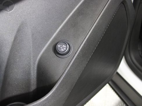 Used 2023 Chevrolet Equinox LT w/ Driver Convenience Package image 10