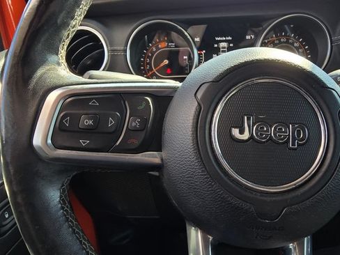 Used 2019 Jeep Wrangler Unlimited Sahara w/ Dual Top Group AWD/4WD image 14
