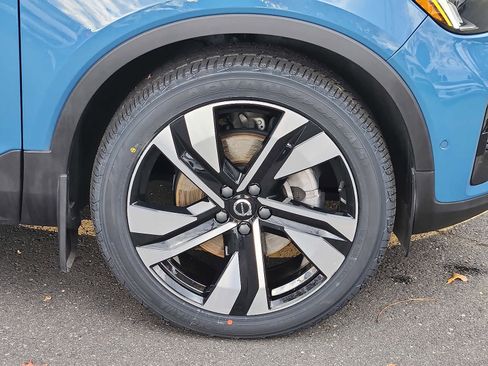 Certified 2023 Volvo XC40 B5 Plus w/ Driver Assist Package image 8