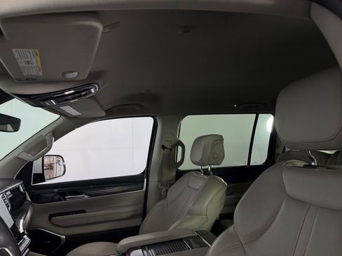 Certified 2022 Jeep Wagoneer Series II AWD/4WD image 25