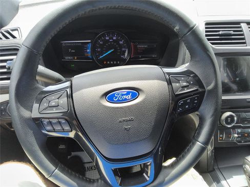 Used 2018 Ford Explorer XLT w/ Equipment Group 202A FWD image 32