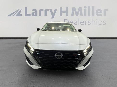 New 2025 Nissan Altima 2.5 SR image 8