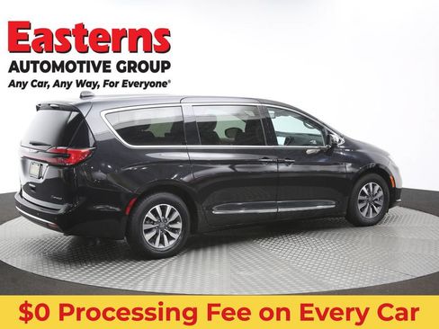 Used 2023 Chrysler Pacifica Limited FWD image 46