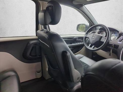 Used 2018 Dodge Grand Caravan SXT image 16