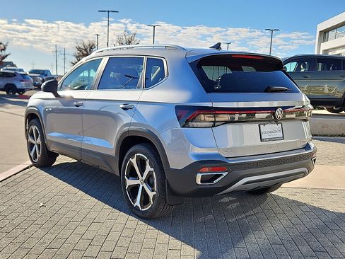 New 2026 Volkswagen Taos SEL image 2