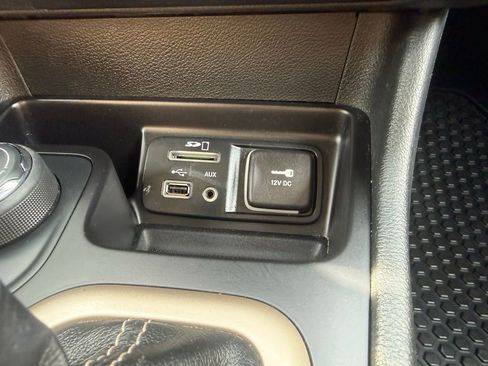 Used 2015 Jeep Cherokee Latitude w/ Comfort/Convenience Group AWD/4WD image 22
