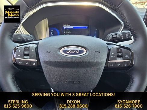 Used 2022 Ford Escape Titanium image 40