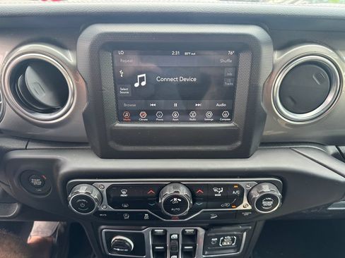 Used 2018 Jeep Wrangler Unlimited Sahara w/ Dual Top Group AWD/4WD image 18