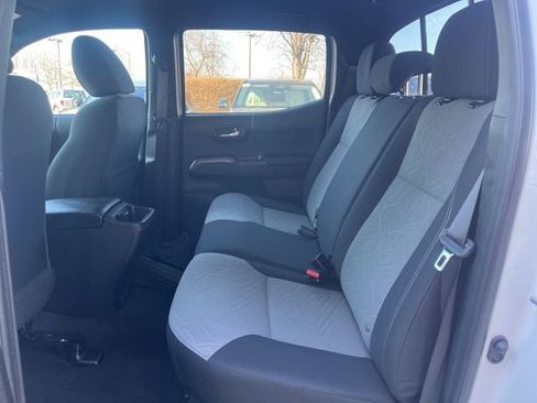 Used 2021 Toyota Tacoma TRD Sport w/ Technology Package image 12