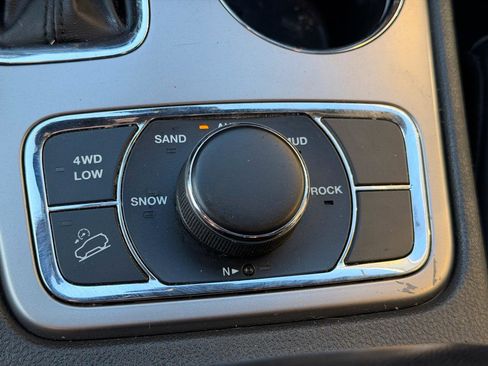 Used 2021 Jeep Grand Cherokee Limited image 31