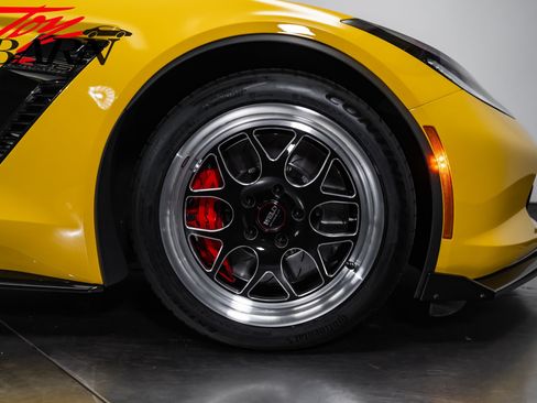 Used 2015 Chevrolet Corvette Z06 w/ 2LZ Preferred Equipment Group RWD image 22