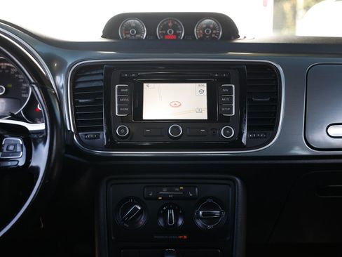 Used 2013 Volkswagen Beetle Turbo FWD image 39