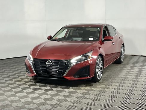 Used 2024 Nissan Altima 2.5 SL image 3