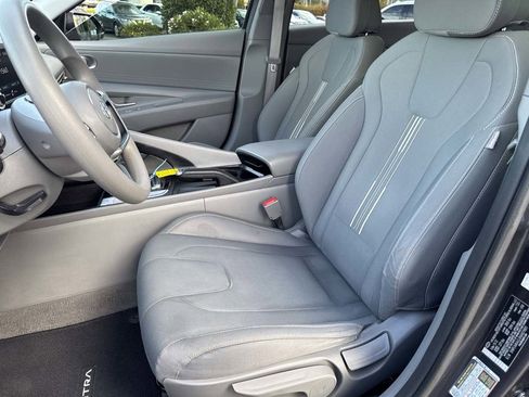 Used 2022 Hyundai Elantra SEL image 21