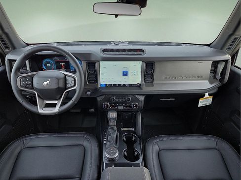 New 2025 Ford Bronco Badlands image 11