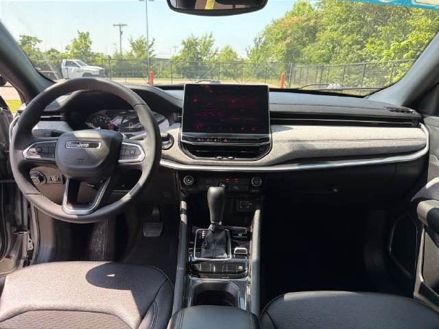 Used 2024 Jeep Compass Latitude AWD/4WD image 25