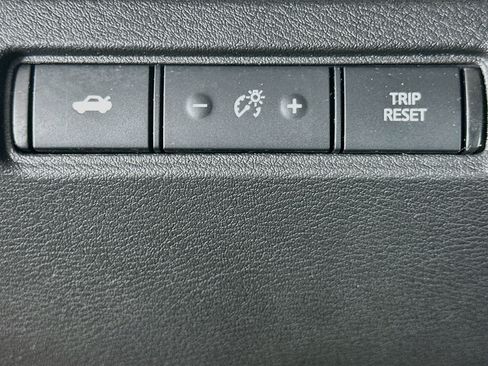 Used 2025 Nissan Altima 2.5 SV FWD image 17