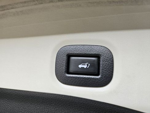 Used 2018 Nissan Rogue SV AWD/4WD image 12